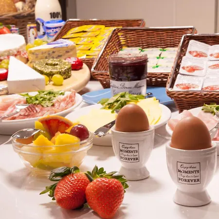 In Front Of The Sea With Natural Swimming Pond *