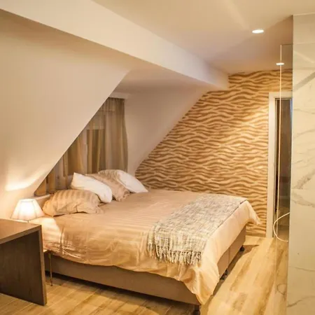 In Front Of The Sea With Natural Swimming Pond *