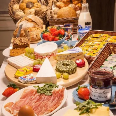 In Front Of The Sea With Natural Swimming Pond *