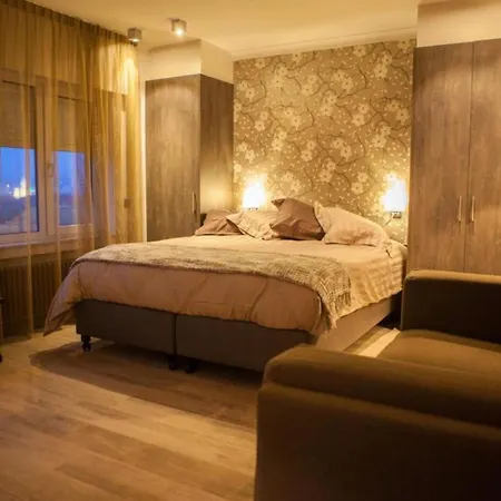 In Front Of The Sea With Natural Swimming Pond 오스텐드