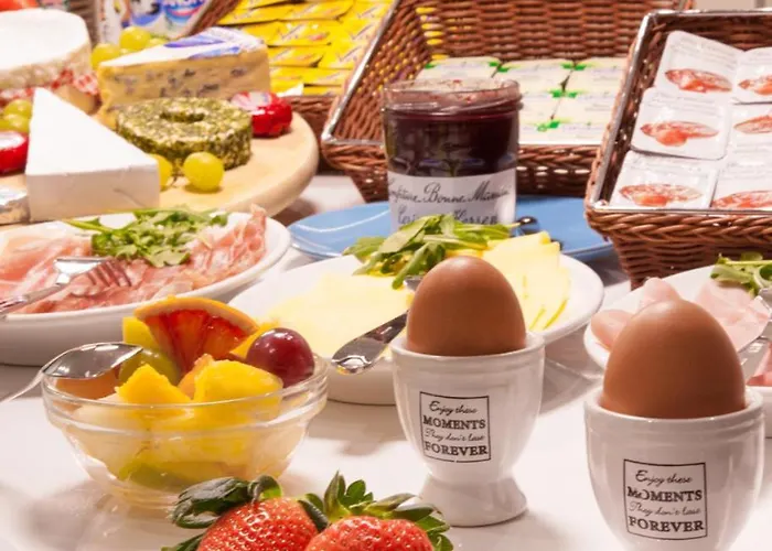 In Front Of The Sea With Natural Swimming Pond *