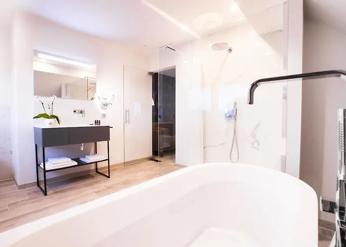 度假居 In Front Of The Sea With Natural Swimming Pond *