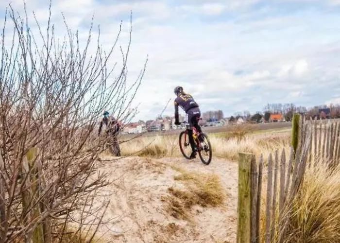 In Front Of The Sea With Natural Swimming Pond 度假居 *