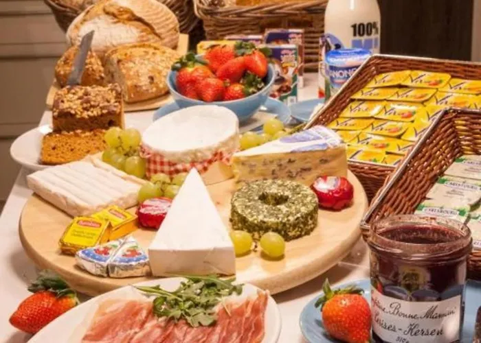 In Front Of The Sea With Natural Swimming Pond *